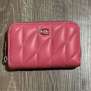 Coach Essential Small Zip Around Card Case With Pillow Quilting, Petunia